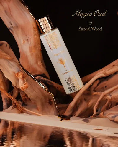 Frasco de Magic Oud Sandal Wood de Paris Corner, contratipo de Santal Royal